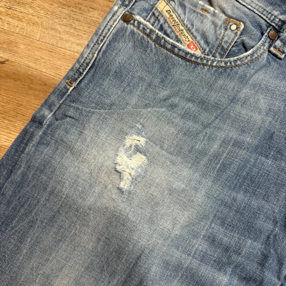 Diesel Larkee-T Jeans Men 33x34 Blue Regular Tapered Distressed‎ Denim 008V1